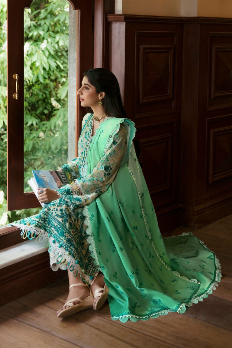 Zaha Festive Lawn 2023 | ZF23-09