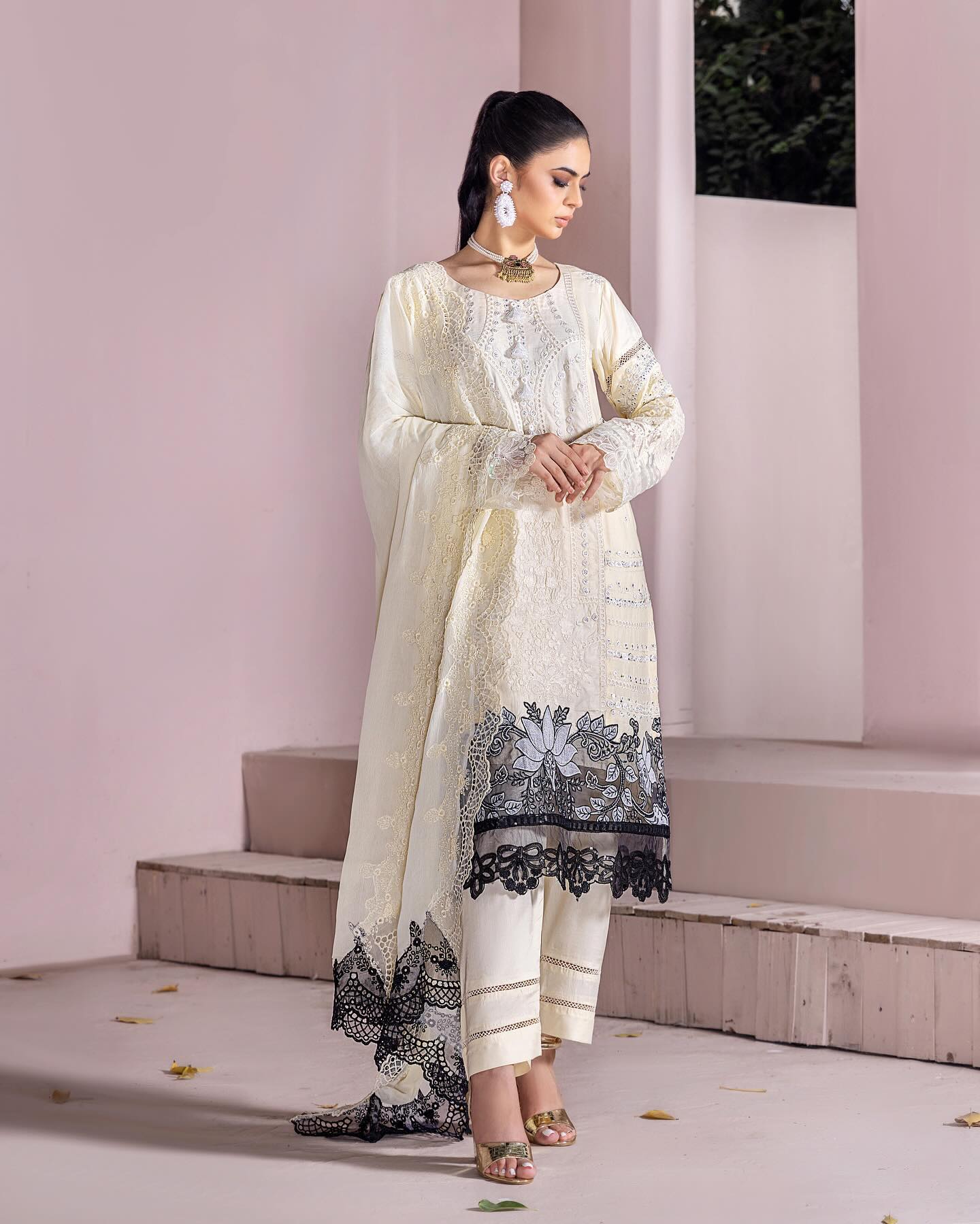 WINTER LINEN BY MUNIRA DESIGNER LATEST 2023 COLLECTION - WL05