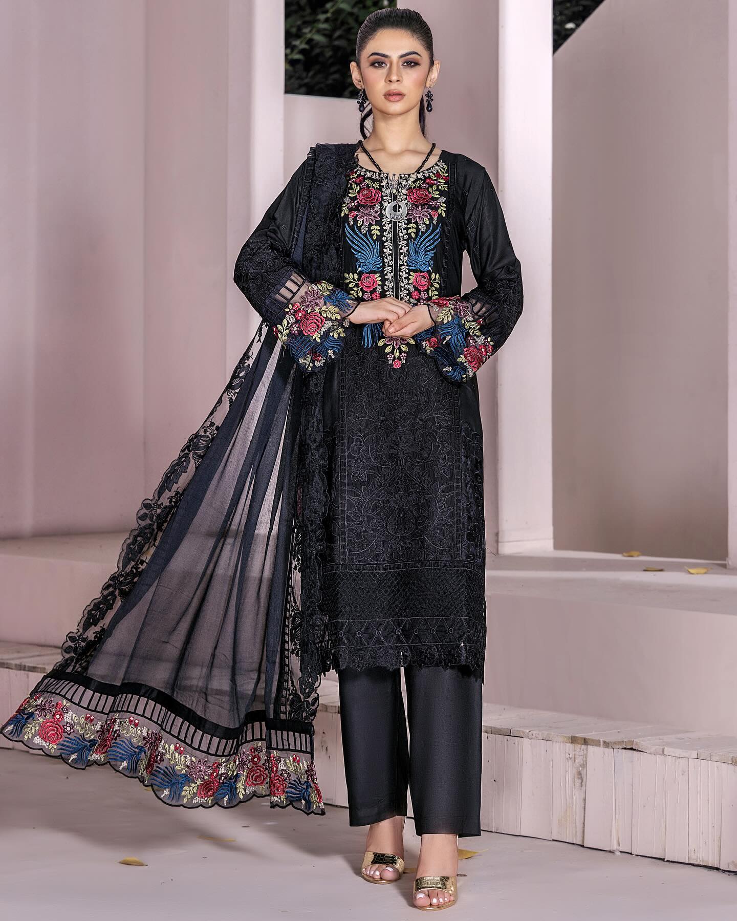 WINTER LINEN BY MUNIRA DESIGNER LATEST 2023 COLLECTION - WL03