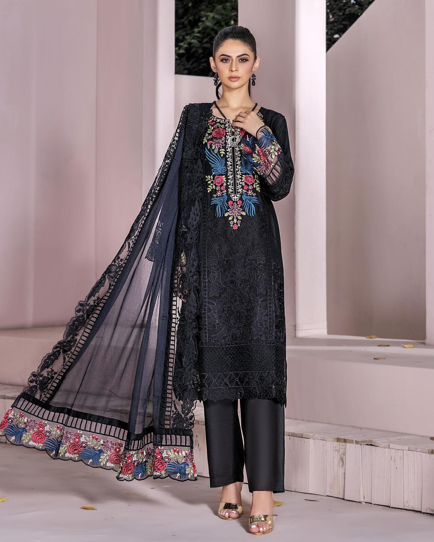 WINTER LINEN BY MUNIRA DESIGNER LATEST 2023 COLLECTION - WL03